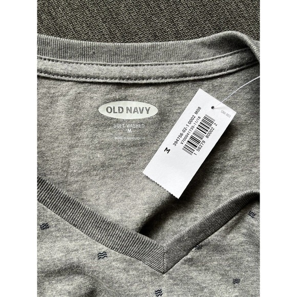 NWT Old Navy Gray Printed Soft Washed V Neck Short Sleeve T-Shirt Sz Medium - Picture 4 of 6